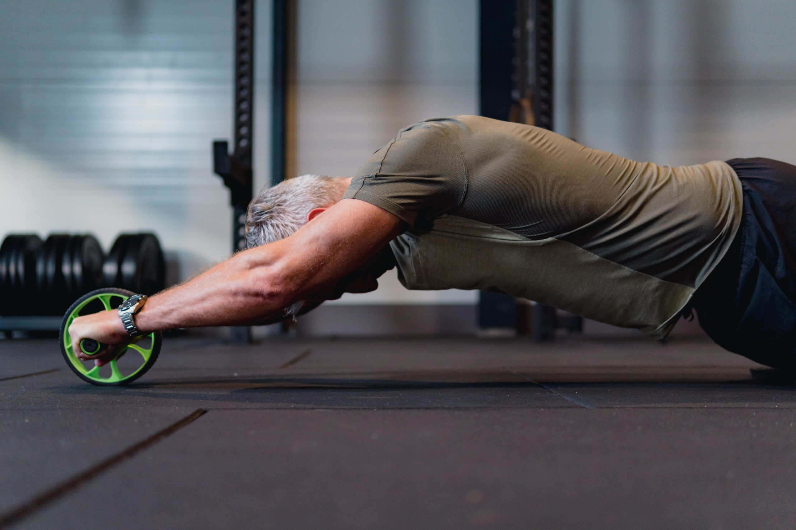 Small group training in Maarsbergen – core training met ab wheel bij Fit to the Limit